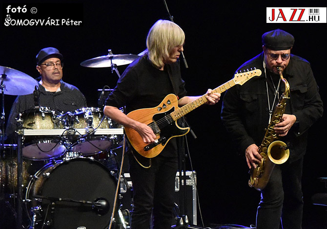 Al Di Meola - Mike Stern Band