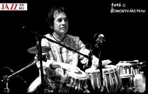 Hétfőn hajnalban elhunyt a legendás indiai tablás, Zakir Hussain