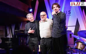 A TRIÓ MŰVÉSZETE – Wynton Kelly jégpáncélban